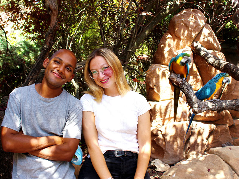 Foto con guacamayo en Faunia